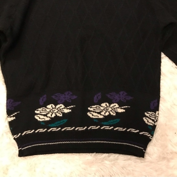 Women’s vintage sweater, size medium. - Picture 2 of 5